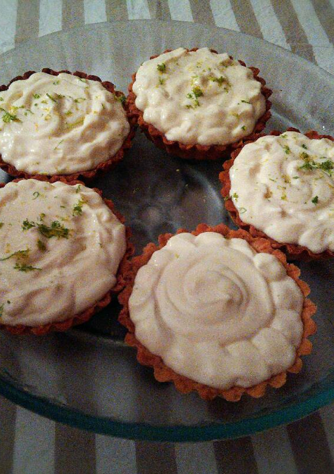 Una foto de Tartaletas de yogurt y chocolate blanco
