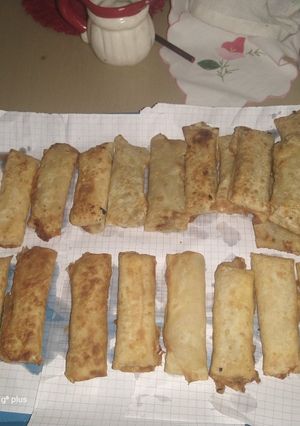 Una foto de Arrollados primavera de jamón y queso