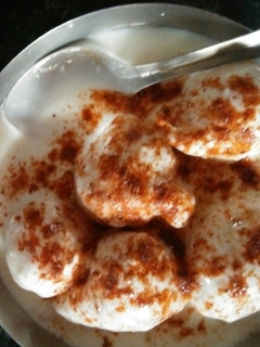 A picture of Dahi Vada.