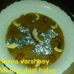 A picture of Moong daal halwa.