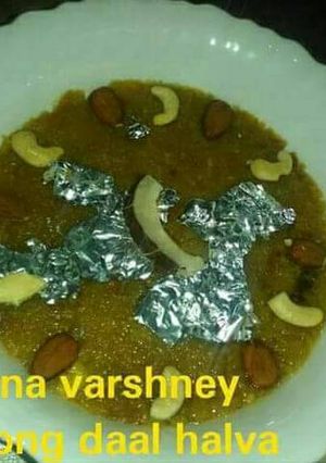 A picture of Moong daal halwa.