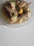 Carne de gallina con papas caldito con sabor