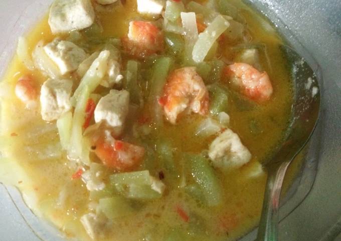 Bagaimana Menyiapkan Sayur santan Labu Siam Udang Tahu, Menggugah Selera