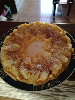 Una foto de Torta invertida de manzana y canela