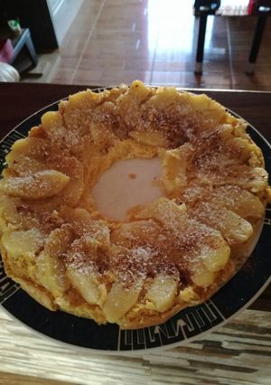 Una foto de Torta invertida de manzana y canela