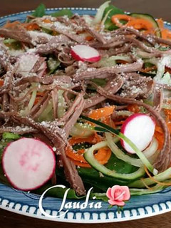 Una foto de Ensalada de carne deshebrada🌹