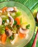 🌱 Canh Nấm Mỡ Cà Rốt & Lá Súp Lơ Trắng