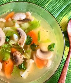 canh súp lơ trắng nấu cà rốt