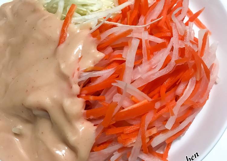 Bagaimana Menyiapkan Salad Hokben yang Bikin Ngiler