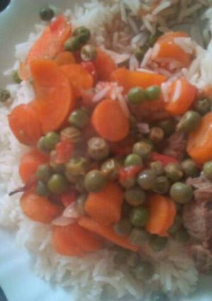 A picture of Peas stew and rice.