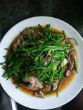 ผัดดอกกุยช่ายตับไก่