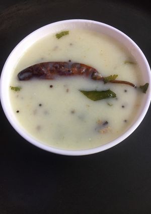 ગુજરાતી મીઠી કઢી (Gujarati Mithi Kadhi Recipe In Gujarati) રેસીપી મુખ્ય ફોટો
