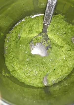 धनिया नारियल की चटनी (dhaniya nariyal ki chutney recipe in Hindi) रेसिपी मुख्य फोटो