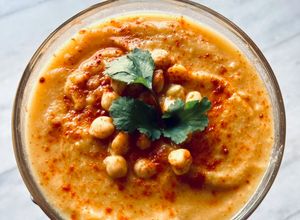Una foto de Hummus de garbanzos y calabaza