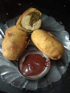 સોનેરી કેળા ના કેળા વડા રેસીપી મુખ્ય ફોટો
