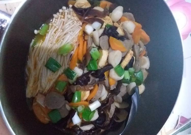 Langkah Mudah untuk Menyiapkan Aneka jamur with tofu saos tiram yang Sempurna