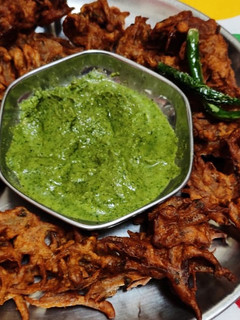 ઓનીયન પકોડા (onion Pakoda Recipe in Gujarati) રેસીપી મુખ્ય ફોટો