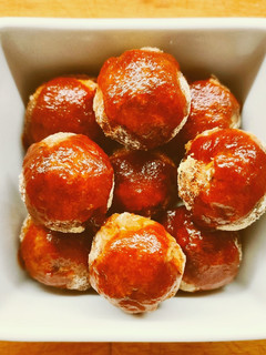 Foto di Finger-polpettine di formaggio con salsa barbecue