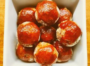 Foto di Finger-polpettine di formaggio con salsa barbecue