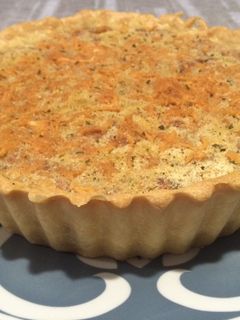 Una foto de Quiche de pollo con jamón (Tarta salada)