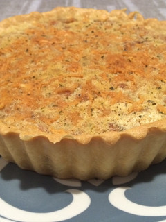 Una foto de Quiche de pollo con jamón (Tarta salada)