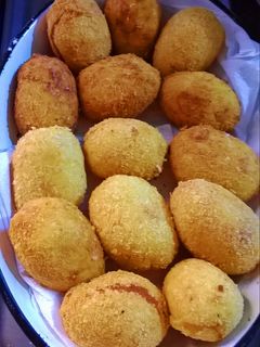 Una foto de Bombas de papa 🍠 fáciles rellenas de queso 😋 sin gluten