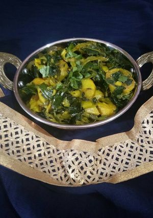 हरे प्याज़ आलू की सब्जी (Hare pyaj aalo ki sabji recipe in hindi) रेसिपी मुख्य फोटो