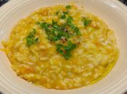 Una foto de risotto de verduras