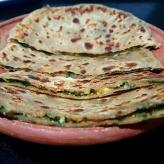 A picture of Spinach cheese paratha.