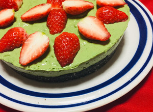 Una foto de Cheesecake de Matcha Con Base De Galletas Oreo 🍰