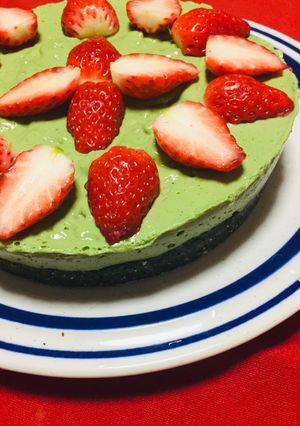 Una foto de Cheesecake de Matcha Con Base De Galletas Oreo 🍰