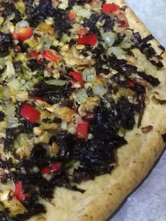 Una foto de Coca de verduras y atún
