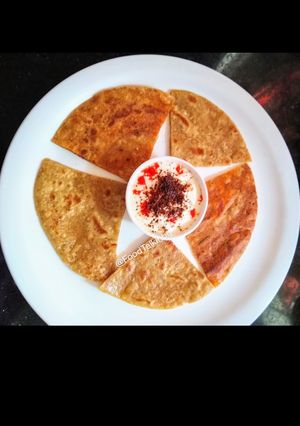 A picture of Chini(sugar) Paratha.