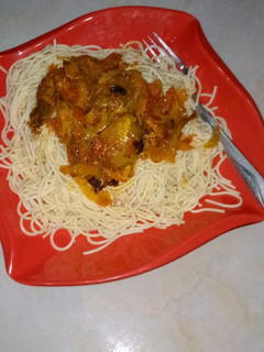 A picture of Spaghetti and cabbage sauce.