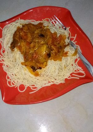 A picture of Spaghetti and cabbage sauce.