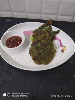 પાલક ના ચીલા (Spinach Chila Recipe In Gujarati) રેસીપી મુખ્ય ફોટો