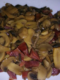 Una foto de Champiñones con jamón