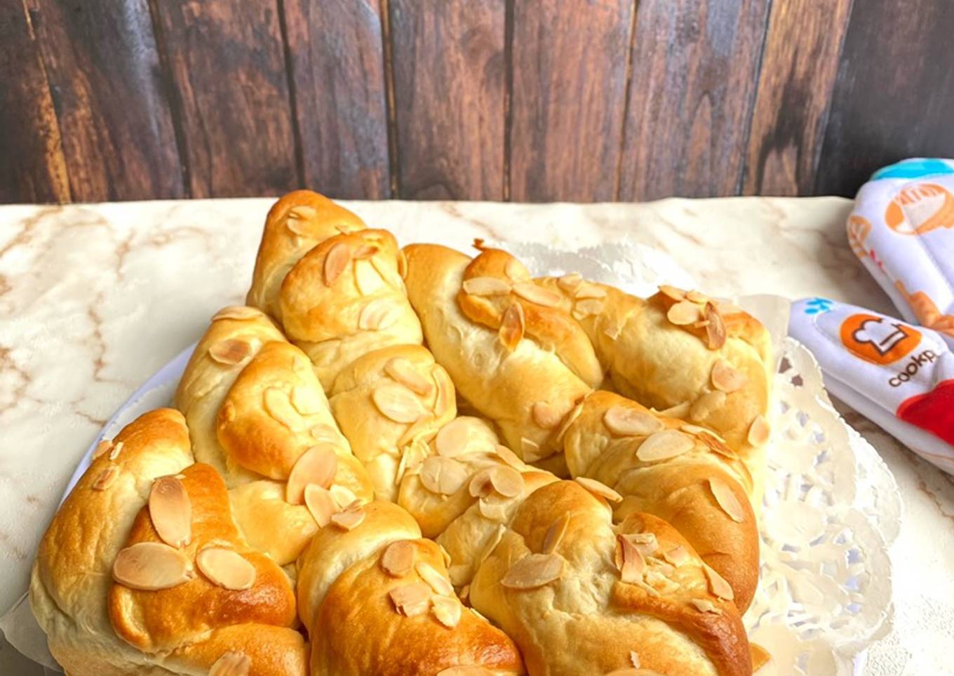 Chigiri Condensed Milk Bread