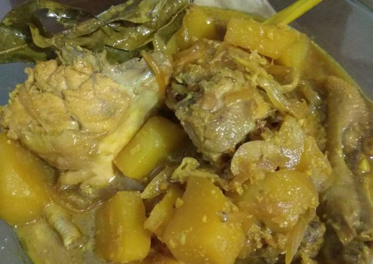 Ayam dan Kentang Semur