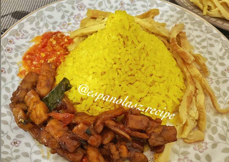 Cara Gampang Membuat Nasi kuning juara GURIH &amp; WANGI 👌 yang Enak Banget