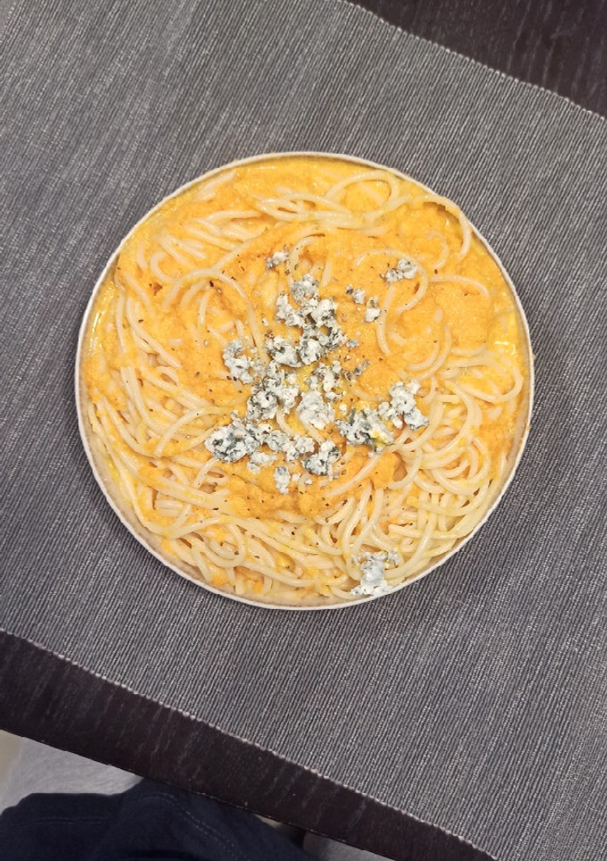 Una foto de Pasta con salsa de calabaza y queso azul