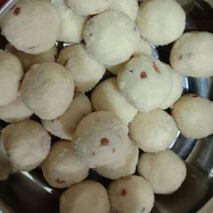 Suji ladoo A picture of Suji ladoo.