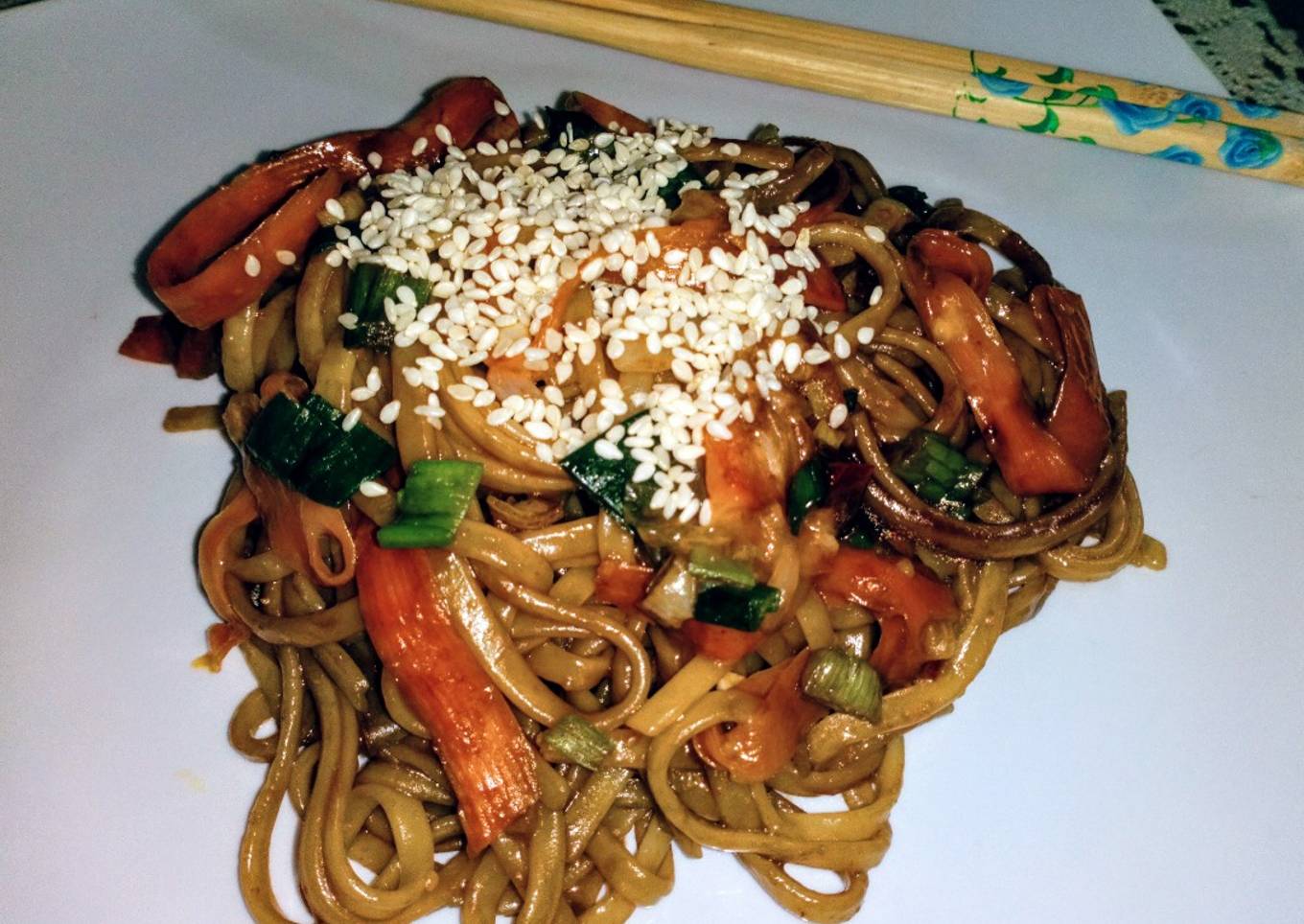 Salteado de Vegetales con Fideos Tallarines al Estilo Oriental