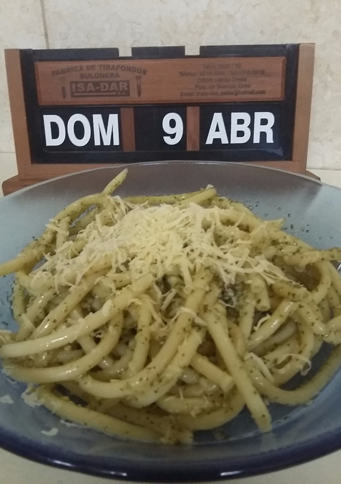 Una foto de Fideos con pesto