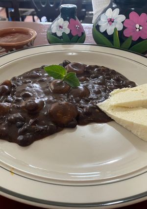Una foto de Mole de poleo o shobeta