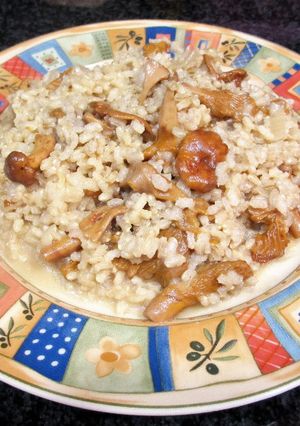 Una foto de Risotto de arroz integral con rebozuelos y queso crema