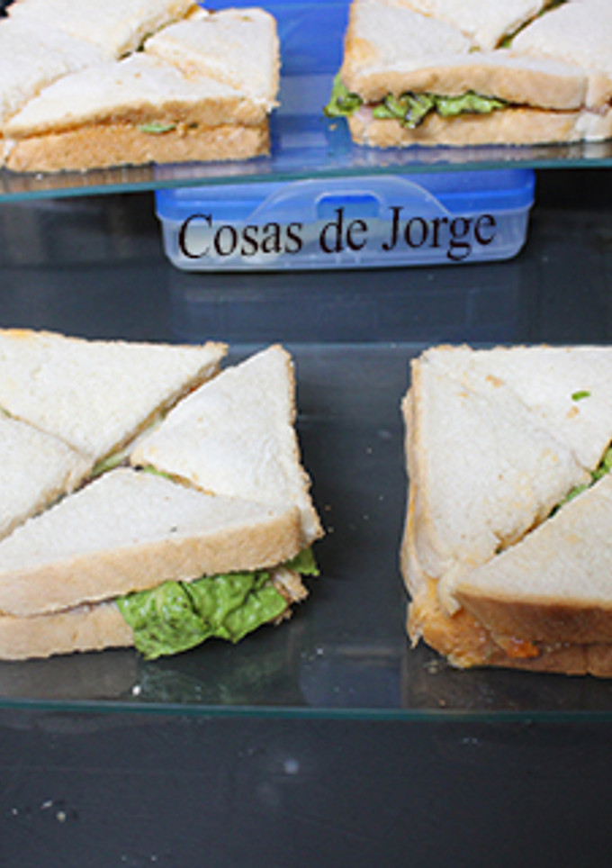 Una foto de Triángulos de queso y atún