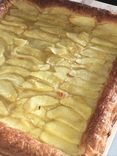 Una foto de 🍎🍏Tarta de manzana con hojaldre🍏🍎