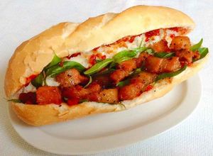 Hình của món Bánh mì THỊT xíu - kiểu Huế.