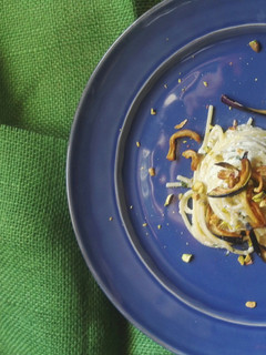 Foto di Spaghettoni con crema di burrata, basilico e melanzane